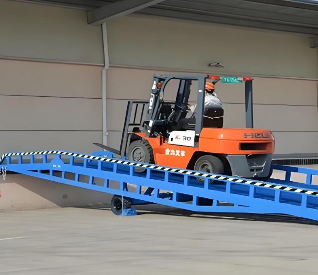 项城移动式卸货平台（叉车用）